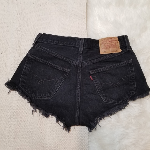 LEVI'S black high waisted Jean shorts size 31 dist - Picture 3 of 7